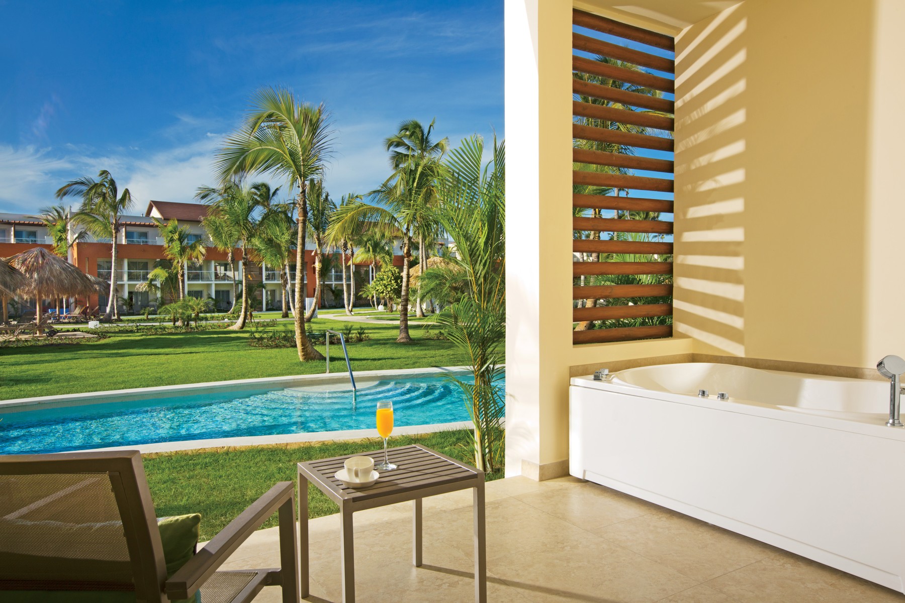 Allure Junior Suite Swim-up