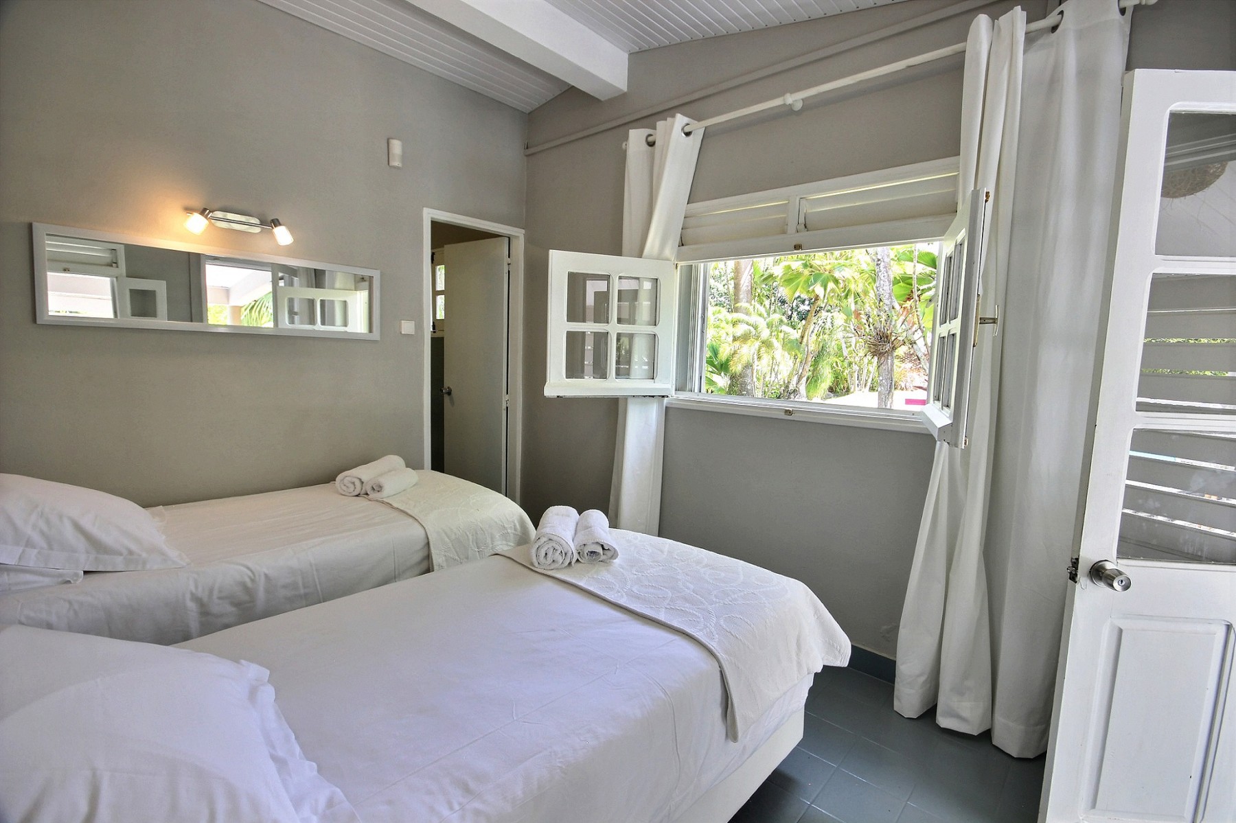 Trois-Îlets - Villa 4 ou 6 chambres en bord de mer avec piscine