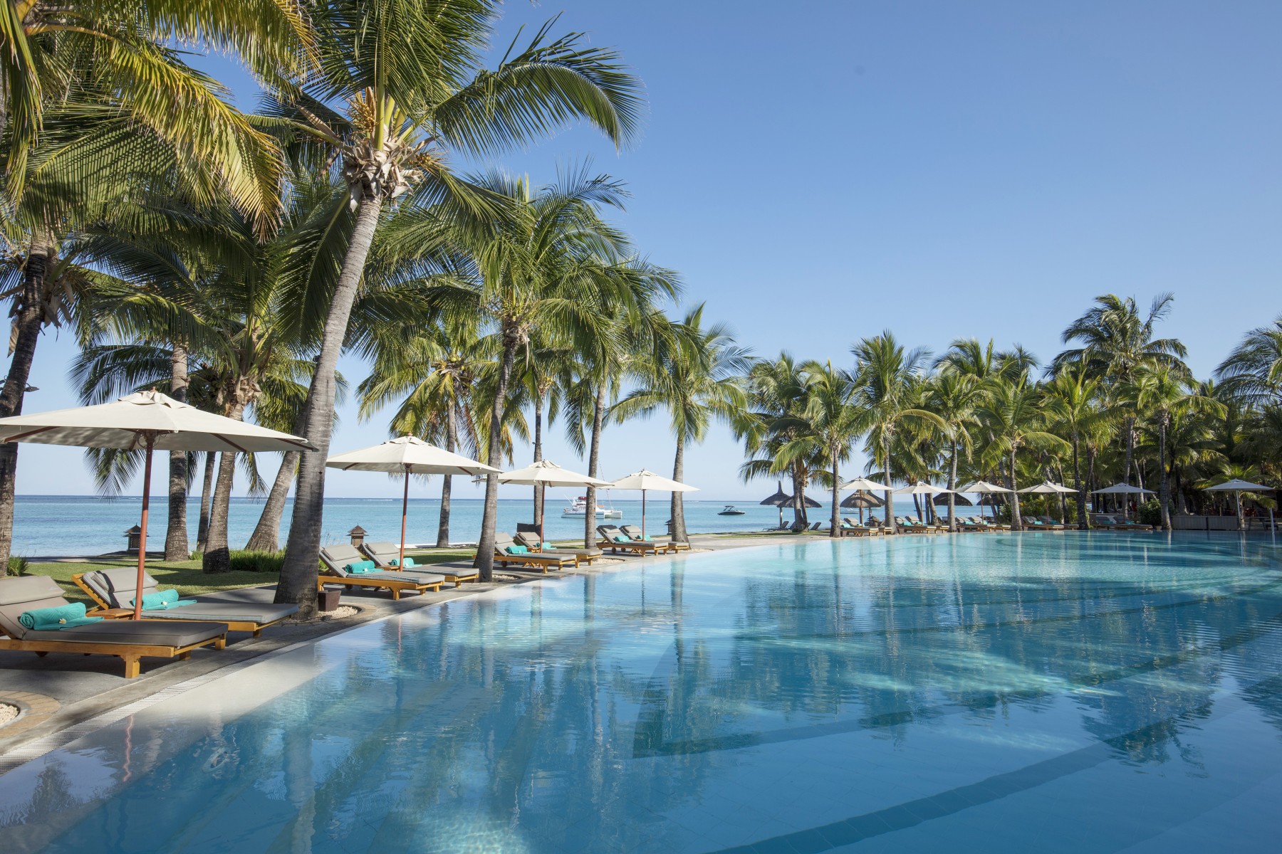Paradis Beachcomber Golf Resort & Spa
