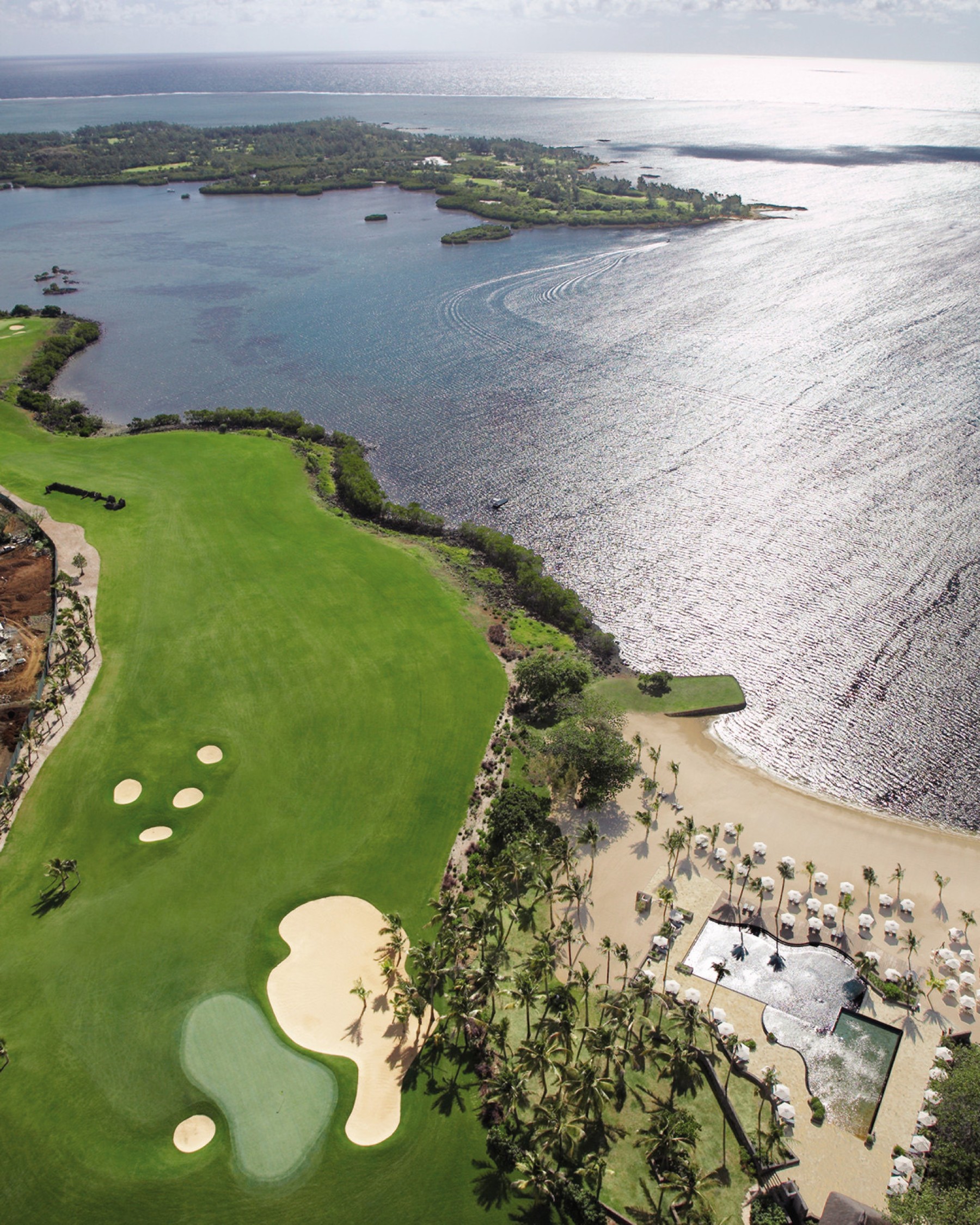 The Bay Club at Anahita