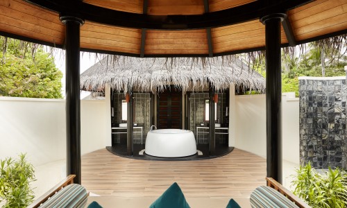 Deluxe Beach Villa with Pool