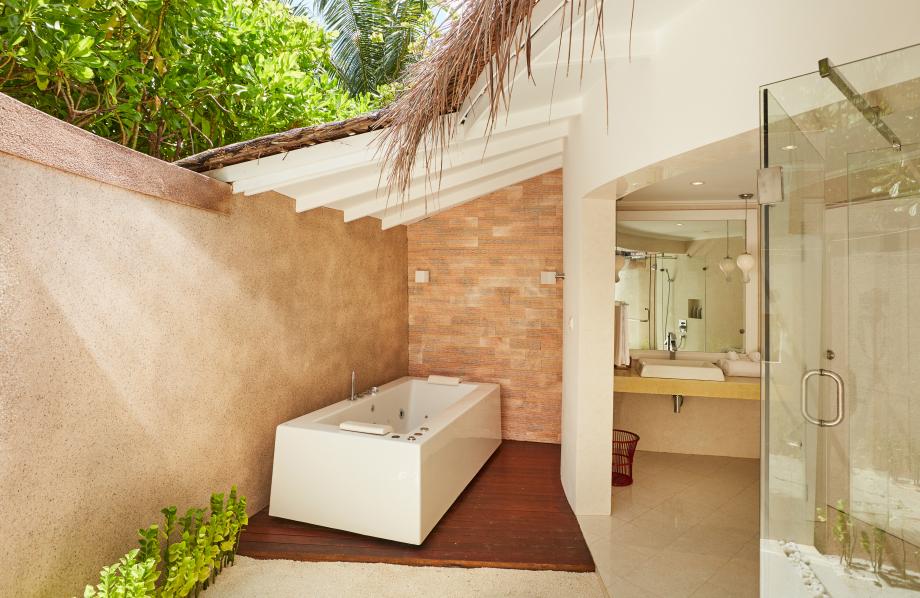Jacuzzi Deluxe Beach Villa