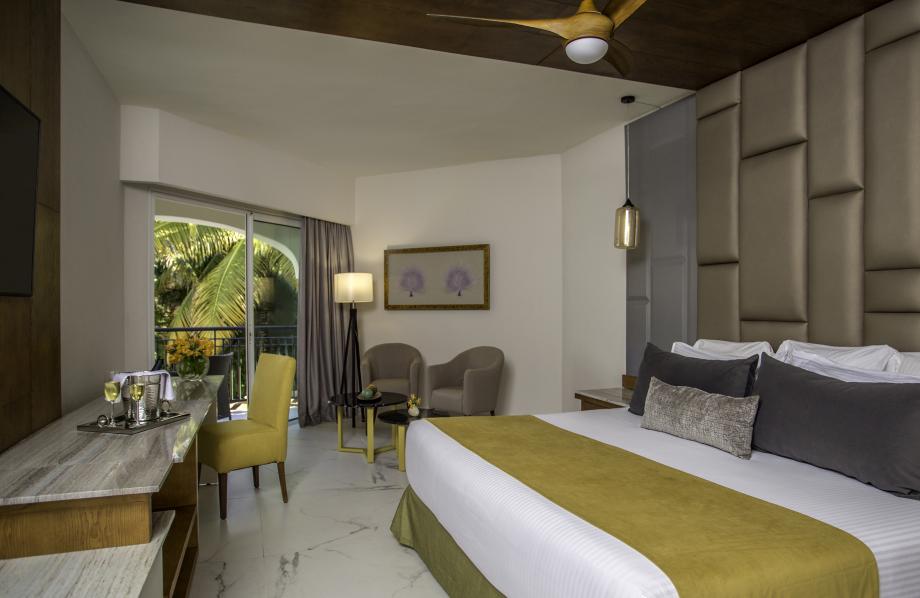 Prefered Club Junior Suite Tropical View